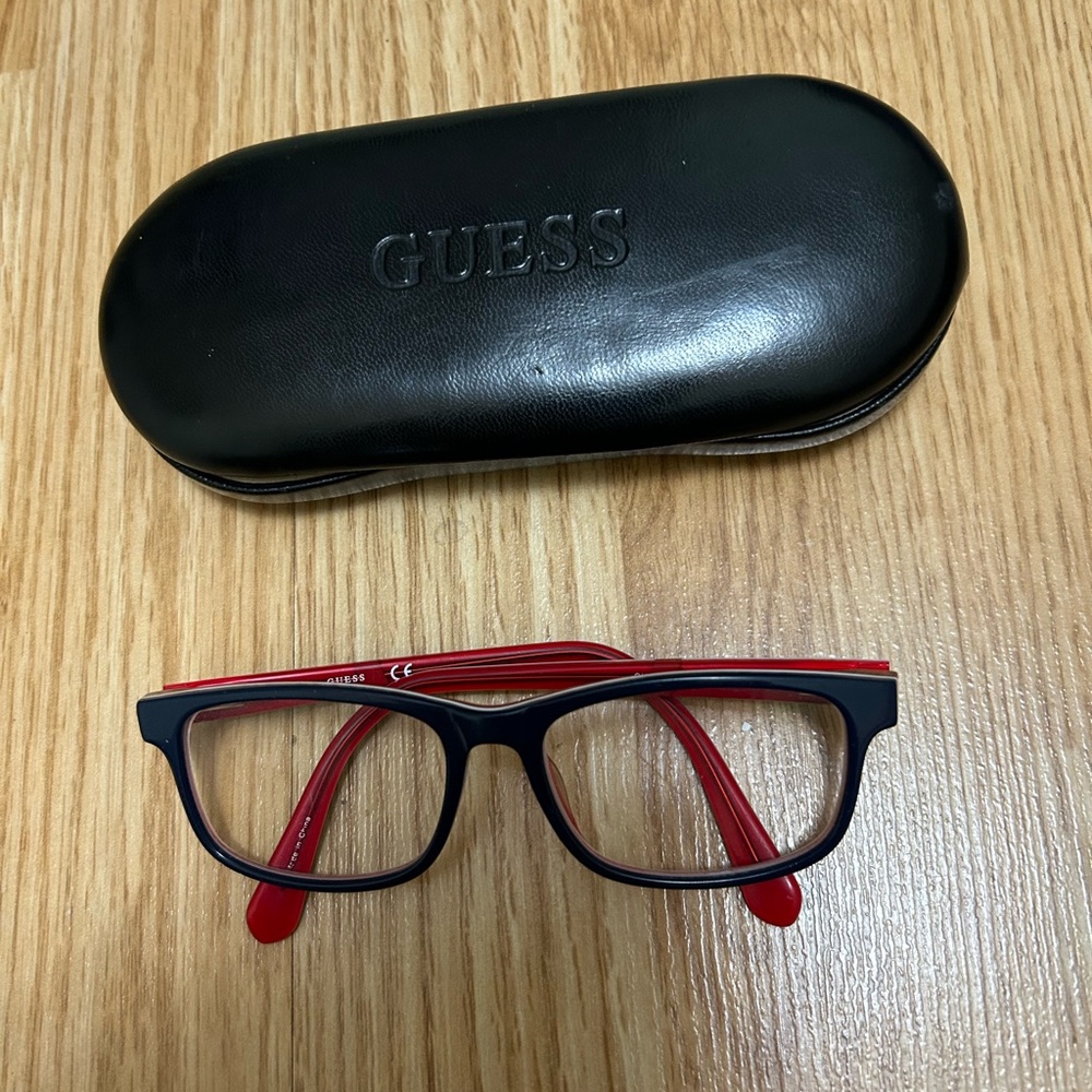 Children’s glasses and case